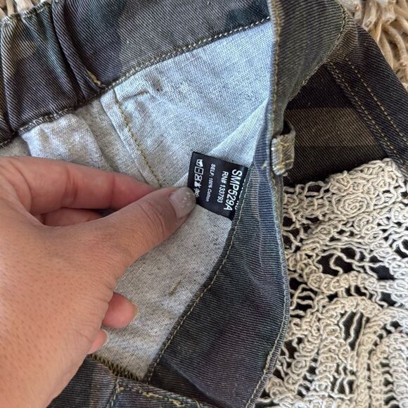 POL Distressed Jogger Pants with Crochet Patchwork in Camouflage Size M - Picture 7 of 9